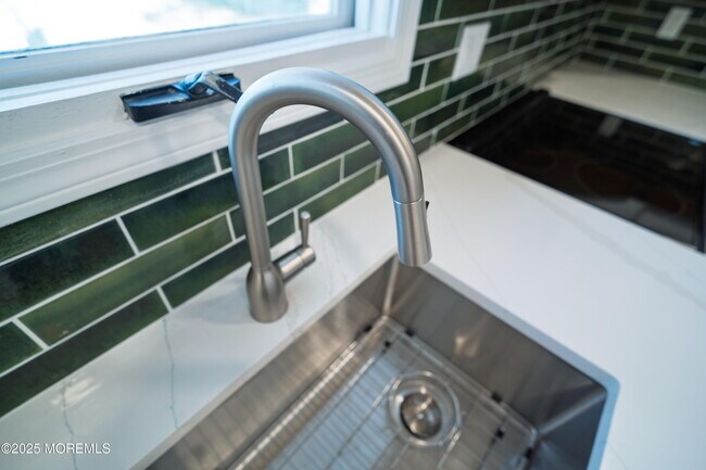 Building Photo - 218 Holly Ave