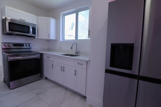 Building Photo - 3025 NW 8th Ave