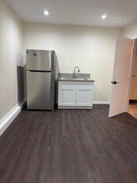 Building Photo - 35887 Lourdes Dr