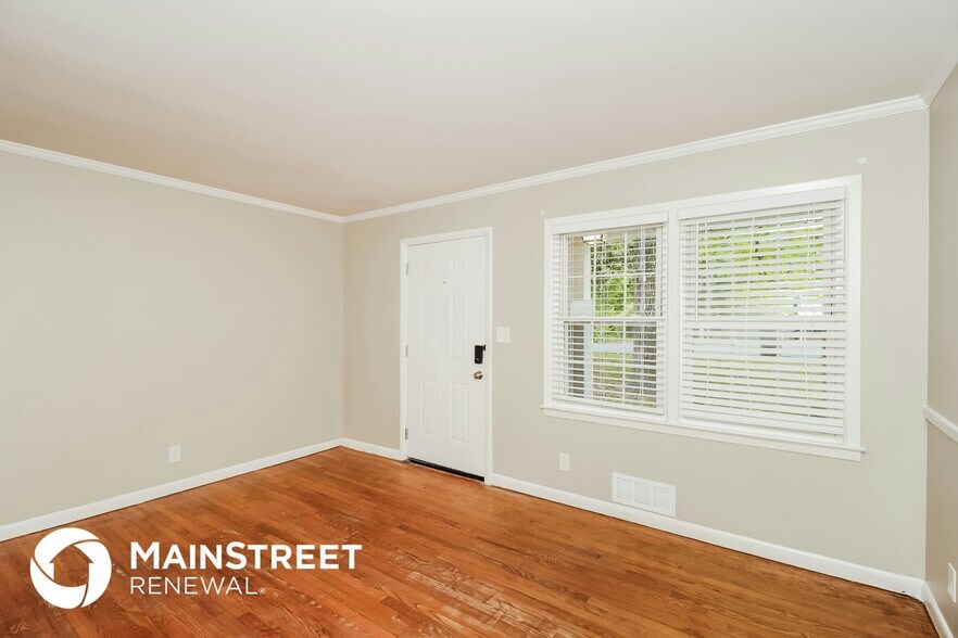 Building Photo - 5550 Longmeadow Ln