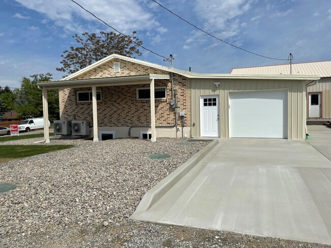 Building Photo - Now renting 2 bedroom