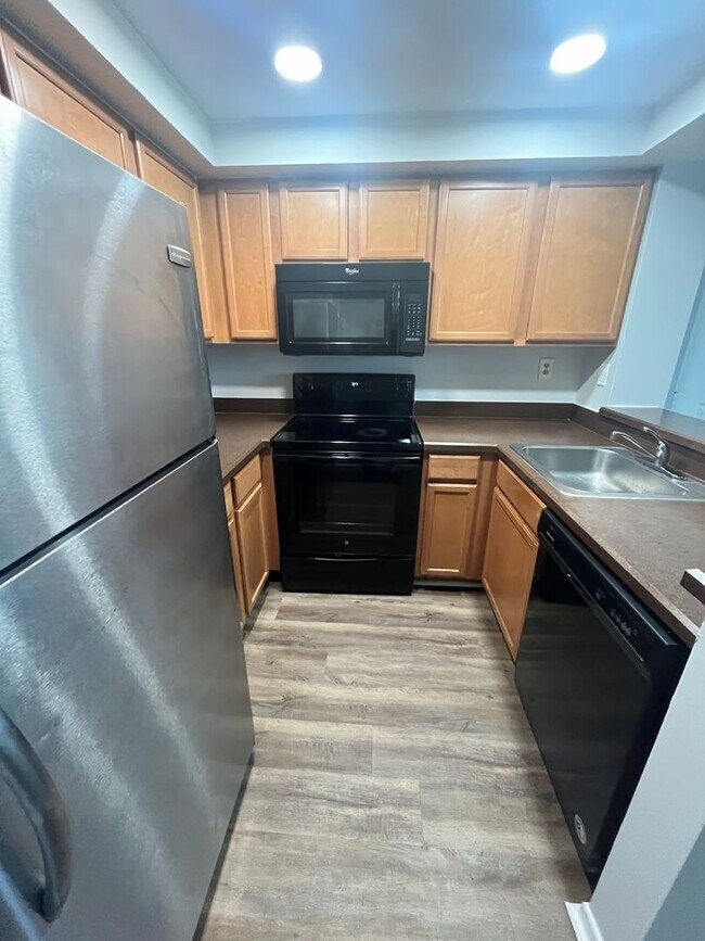 Building Photo - ONE BEDROOM ONE BATHROOM! WATERFRONT COMMUNITY!