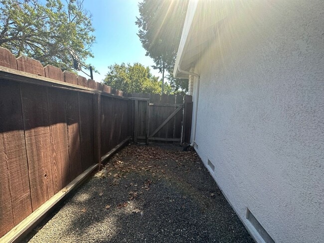 Building Photo - 2601 Bardolino Ln