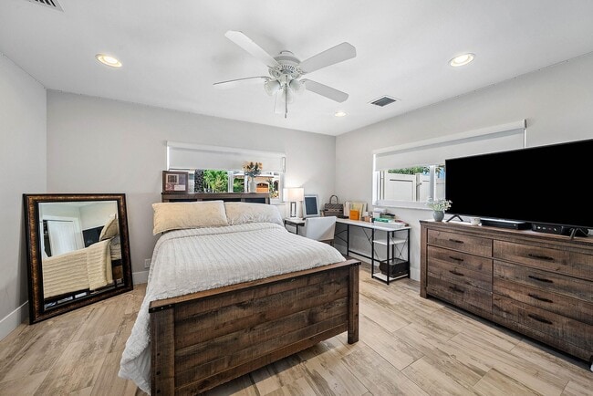 Building Photo - 740 NE 36th St