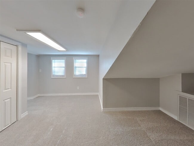 Building Photo - 18139 Lake Bend Dr