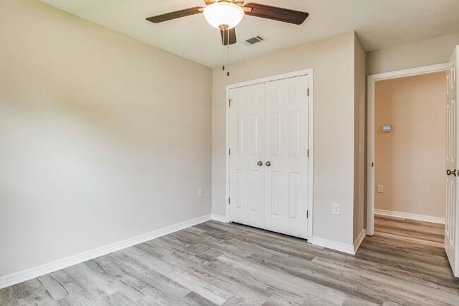 Building Photo - Contemporary Living in Milton!