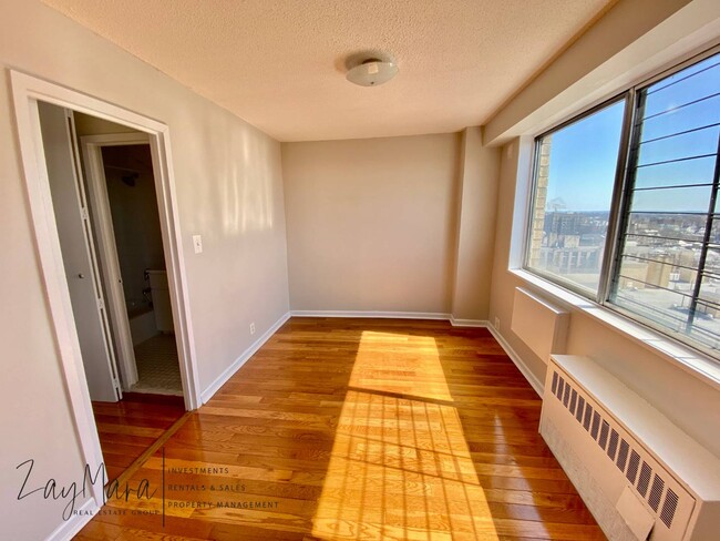 Building Photo - 40 E Sidney Ave