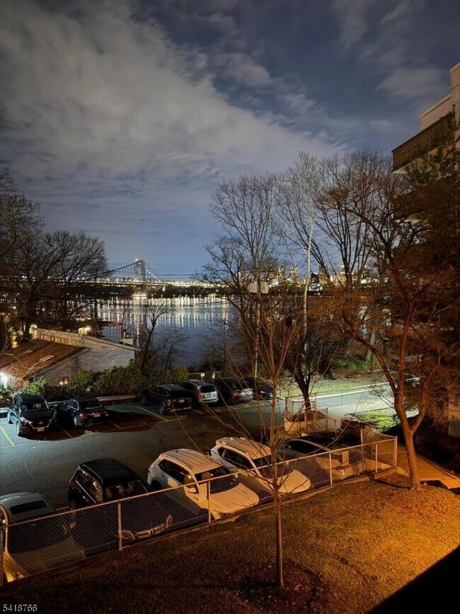 Building Photo - 1375 River Rd