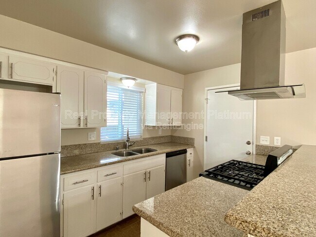 Building Photo - 20 W Gettysburg Ave