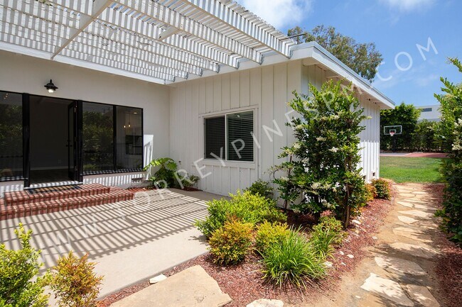 Primary Photo - Gorgeous 3 br Home in Del Mar with W/D In ...