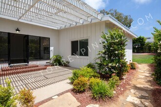Building Photo - Gorgeous 3 br Home in Del Mar with W/D In ...
