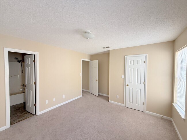 Building Photo - 262 Waters Edge Ln