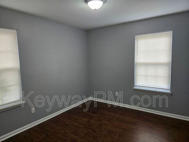 Building Photo - 2600 Carrington Dr