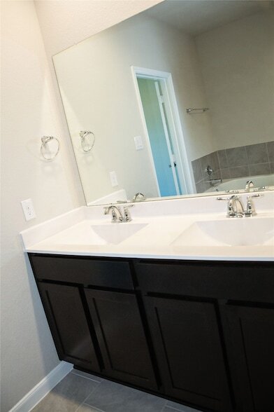 Building Photo - 5615 Cedar Cres Ct