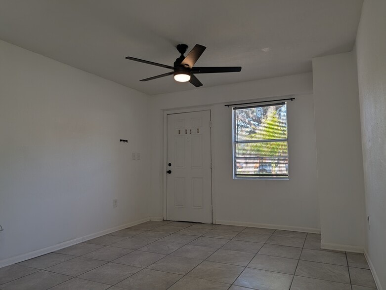 Building Photo - 1901 E Noel St