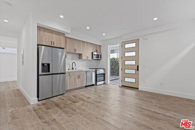 Building Photo - 10919 Hesby St