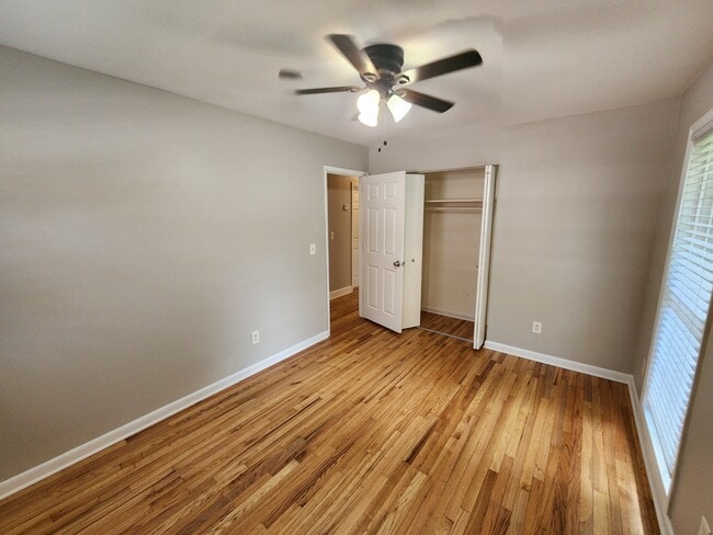 Building Photo - 829 E Glochester Pl NW