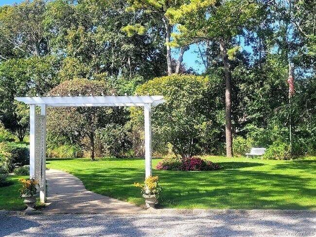 Building Photo - 23 N Westbury Rd