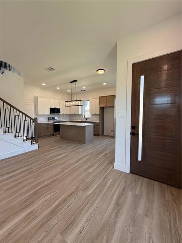 Building Photo - 5508 Mesa Cir