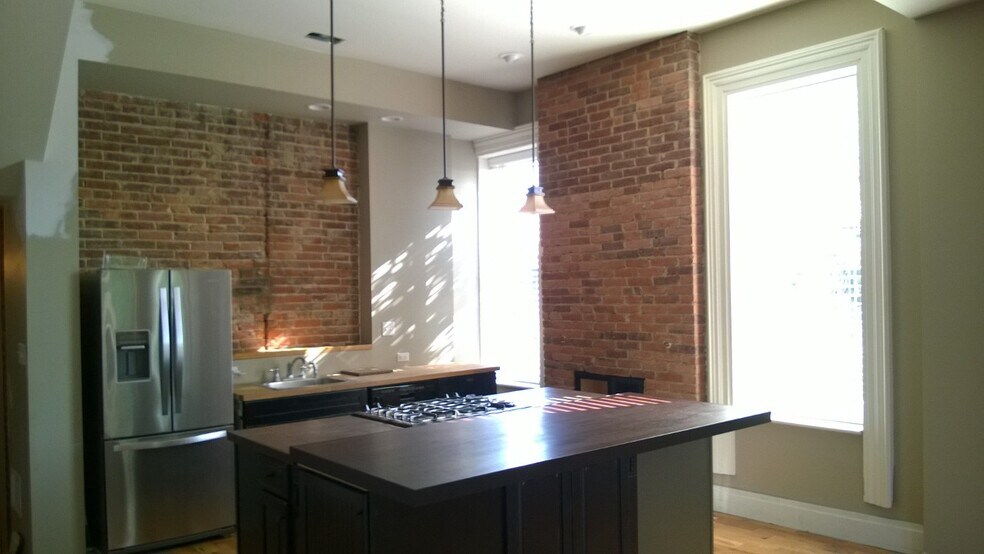 2FL Kitchen - 1339-2 W North Ave