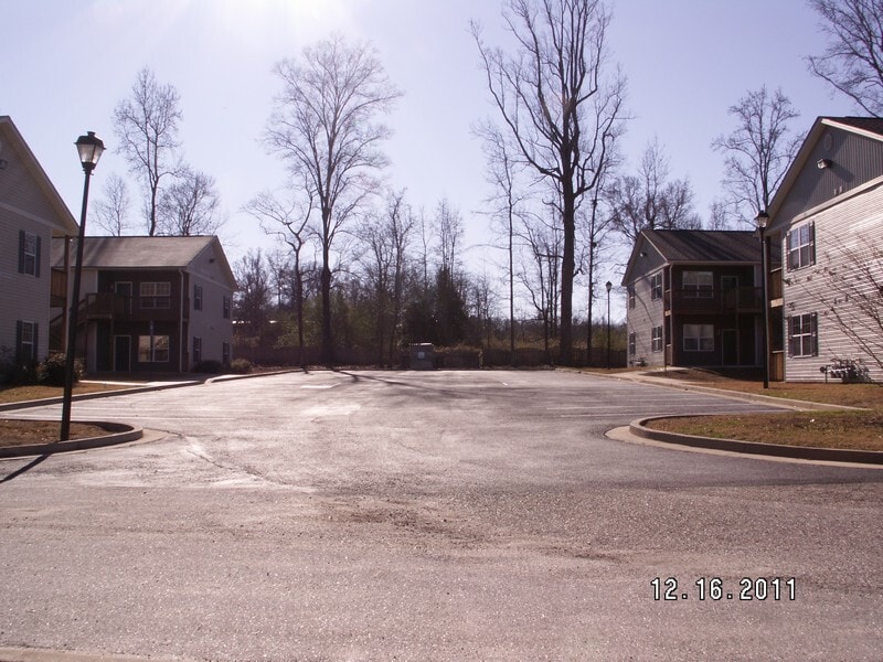 Building Photo - 7402 Courtyard Dr