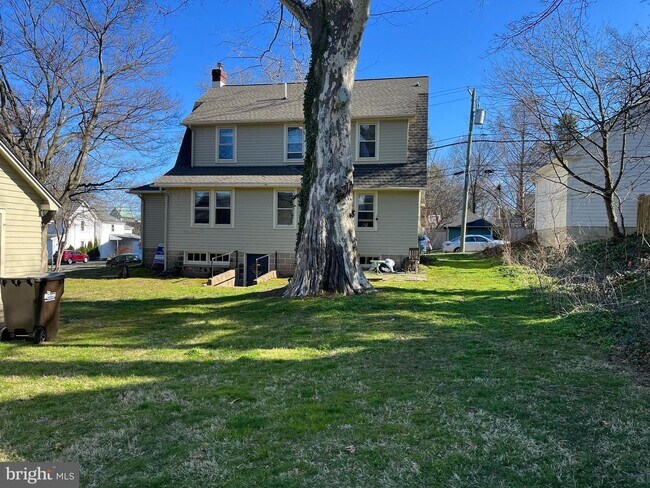 Building Photo - 194 Shewell Ave