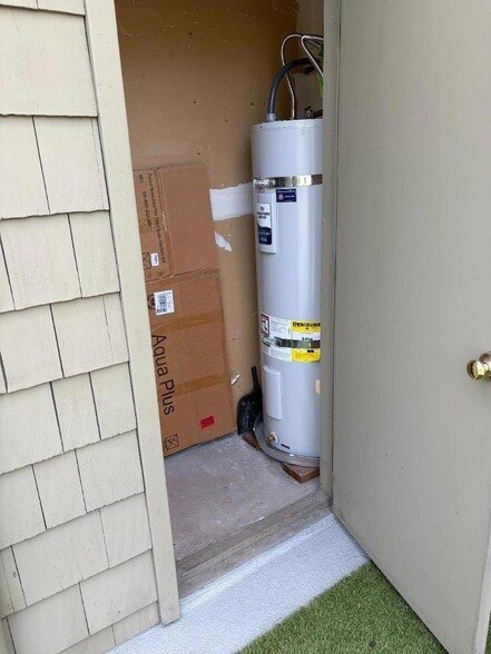 Building Photo - 1157 Shoreline Dr