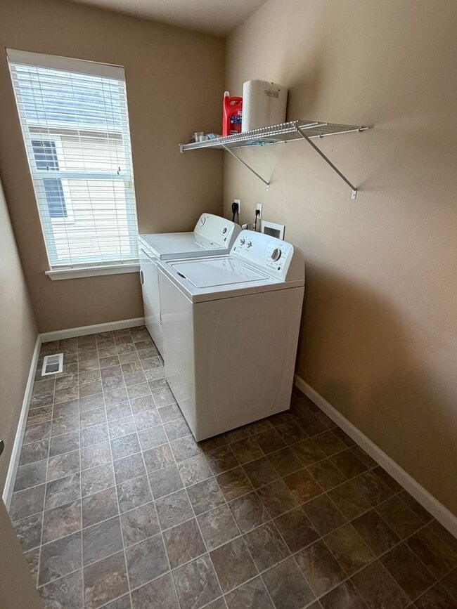 Building Photo - 1415 Grindstone Dr SE