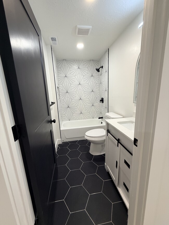 Building Photo - 11692 S Halls Crk Rd