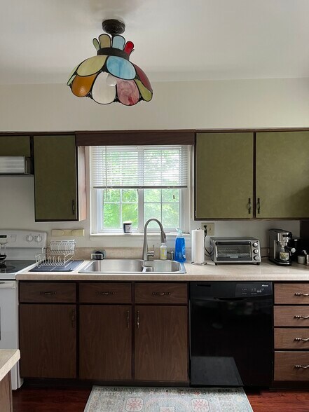 Building Photo - 2833 Fernwald Rd