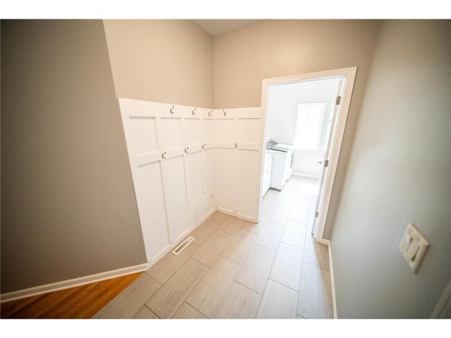 Building Photo - 5182 Southern Ridge Ln SW