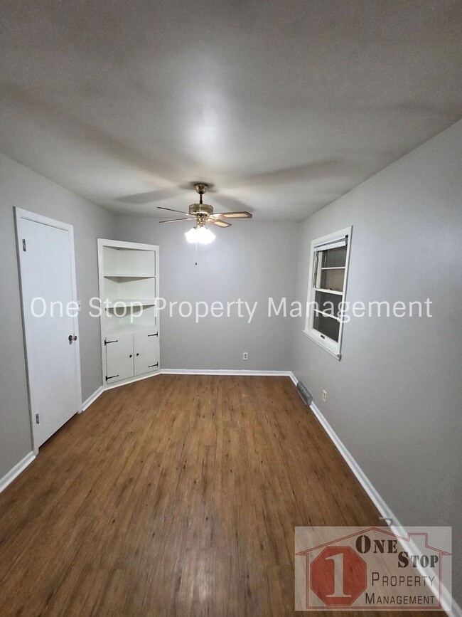 Building Photo - Adorable 2 Bedroom, 1 Bathroom, 1 Car Garage House in Independence!