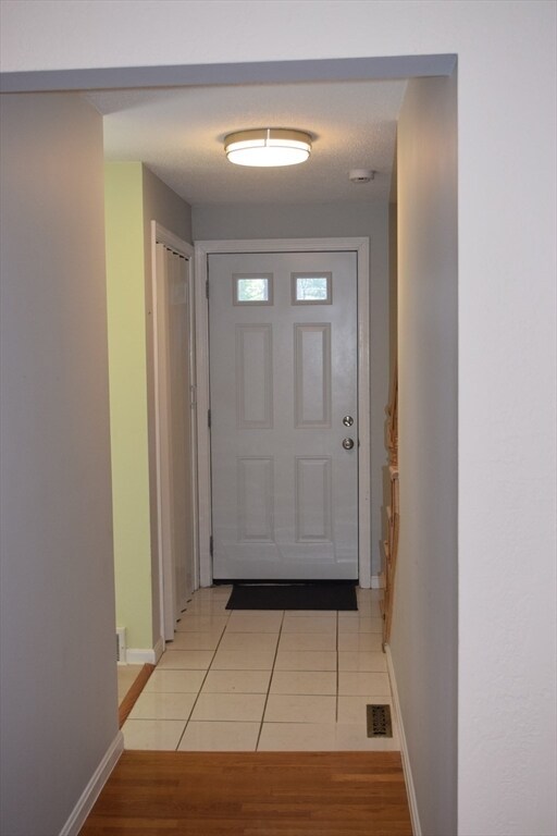 Building Photo - 11 Hilltop Ln