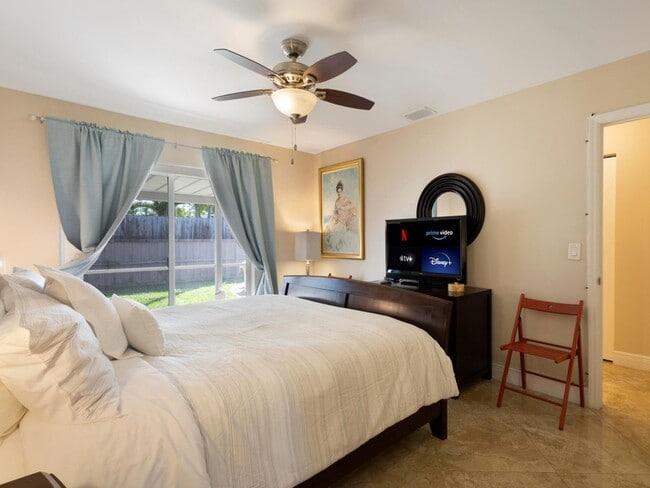 Building Photo - 832 Green St