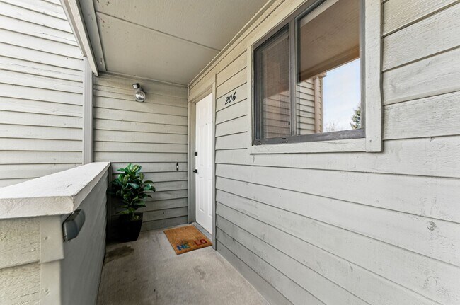 Building Photo - Sunny 2-Bed, 2-Bath Condo in Boulder’s Kin...