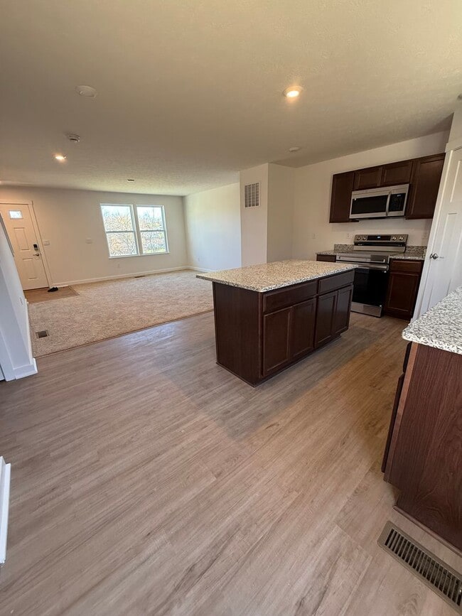 Building Photo - Home for the Holidays!