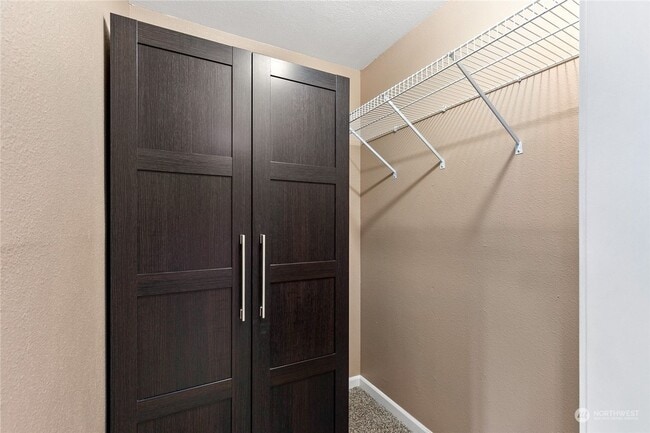 Building Photo - Great 1bed 1bath Location in Kirkland! Next to Village at Totem Lake Mall