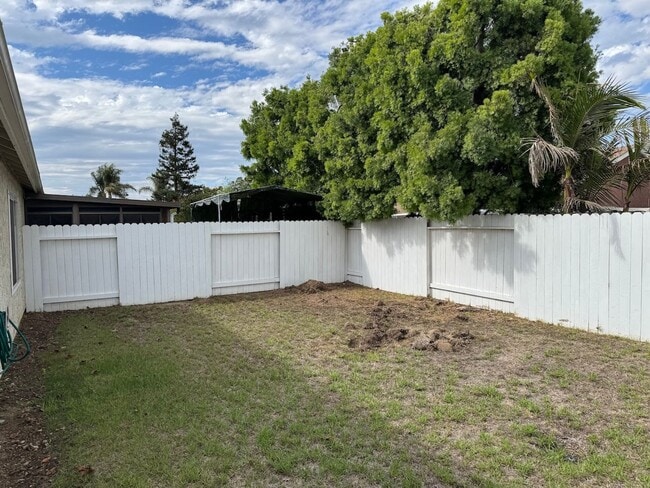 Building Photo - One story home in Camarillo's Mission Oaks area