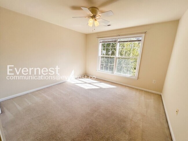 Building Photo - 7 St Stephens Ct