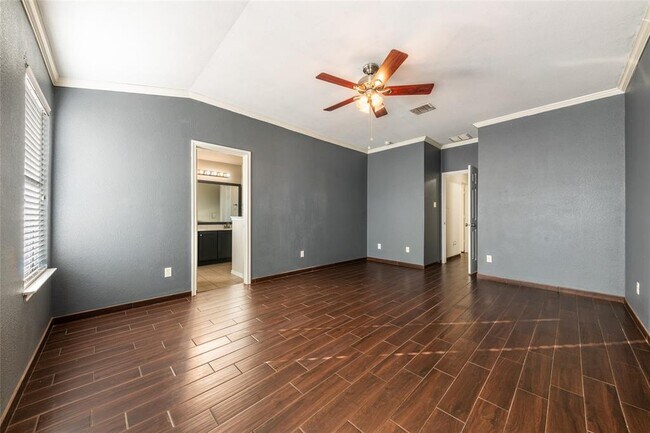 Building Photo - 207 Baldwin St