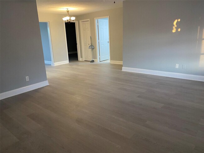 Building Photo - 321 NW 25th Ct