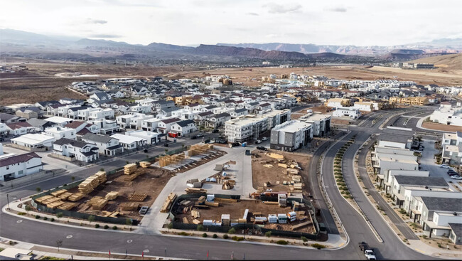 Building Photo - Desert Color