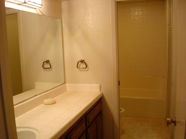 Ground Floor Bathroom - 732 Lake Terrace Cir