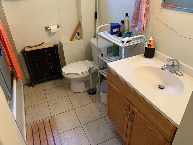 Building Photo - Amazing 1BR/1BA Apartment in University Ci...