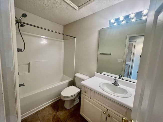 Building Photo - Freshly Painted! New Luxury Vinyl Plank Fl...