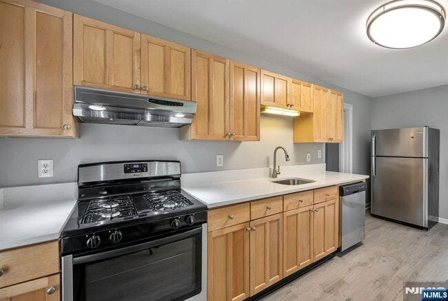Building Photo - 68 Wyckoff Ave