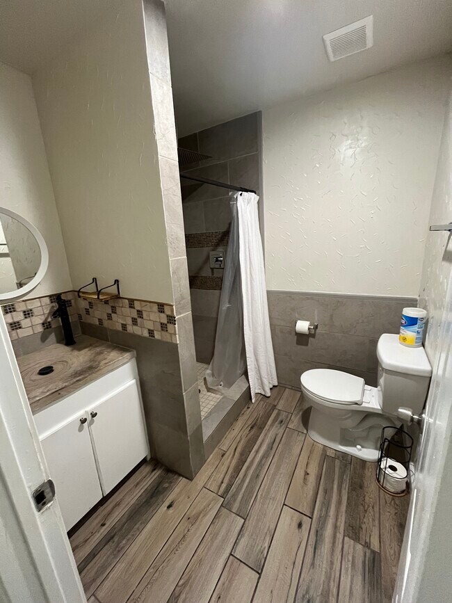 Bathroom 1 - 1717 Tisinger Ave