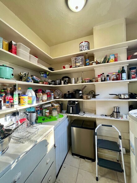 Building Photo - 803 Parker St