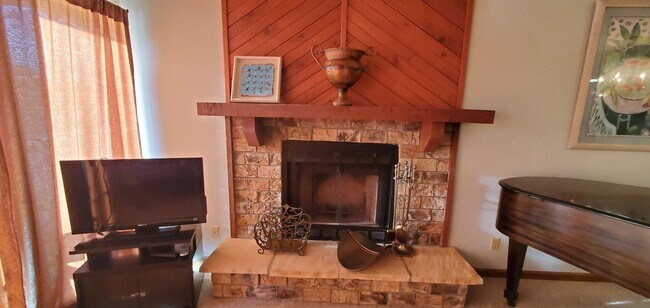 Building Photo - 2 bedroom lakeview condo in Lake Ozark for rent