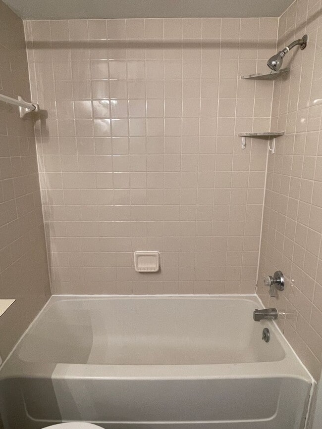 Building Photo - Prime Location! Water included! 2-bed 1-bath Condo!